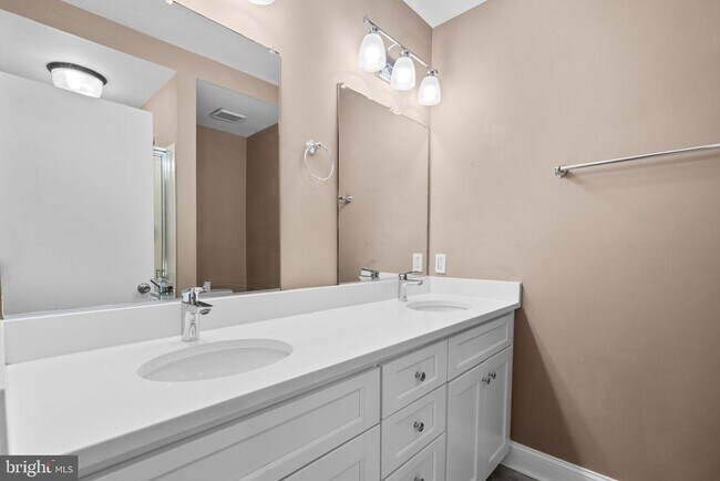 Building Photo - 6 Mullingar Ct