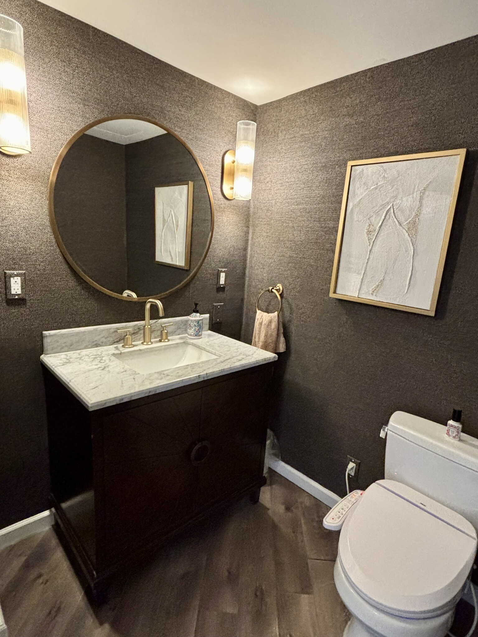 Powder Room - 10450 Wilshire Blvd