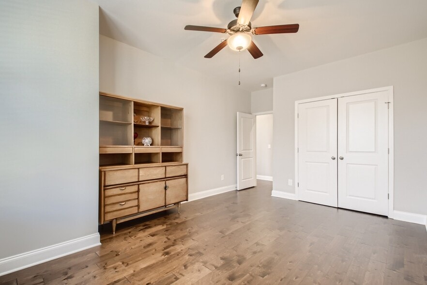 Upstairs Bedroom 2 - 1608 Hampshire Plz