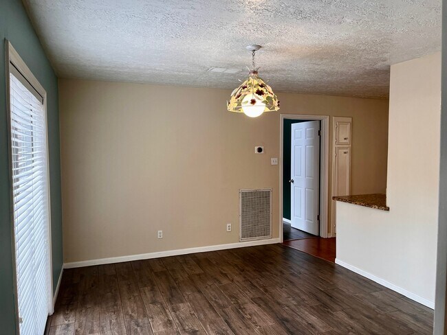 Building Photo - 2600 Arbor Dr