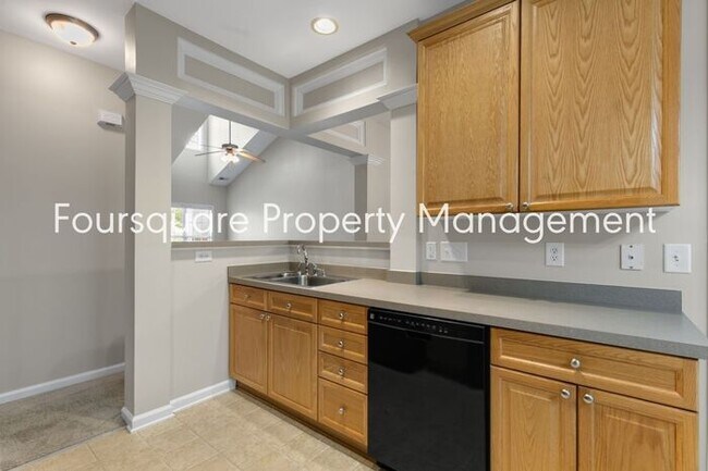 Building Photo - Single Family Home| 1st Floor Master Bedro...