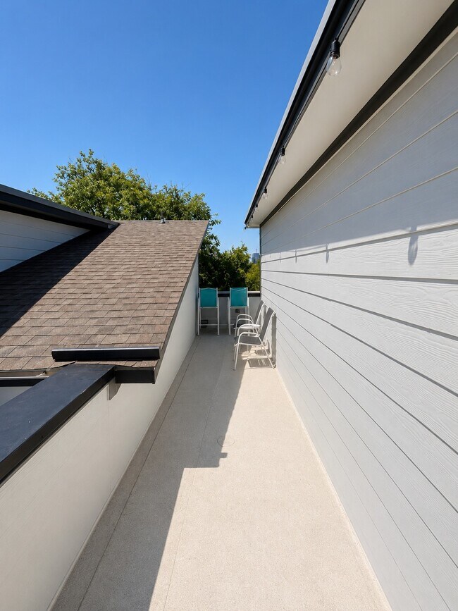 Building Photo - 4406 Munger Ave