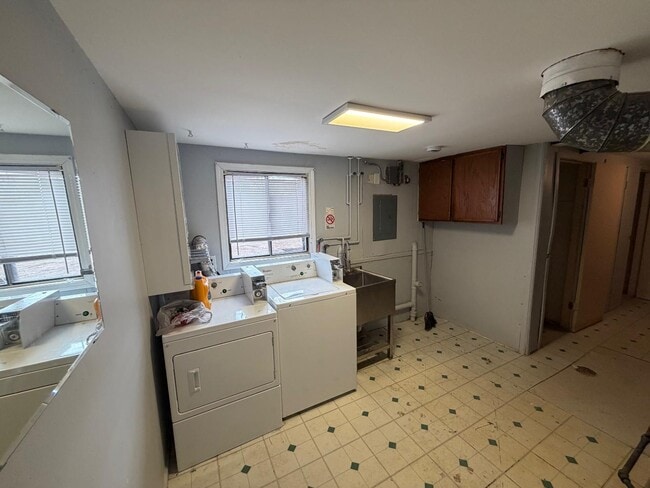 Building Photo - 5033 W 82nd Ct