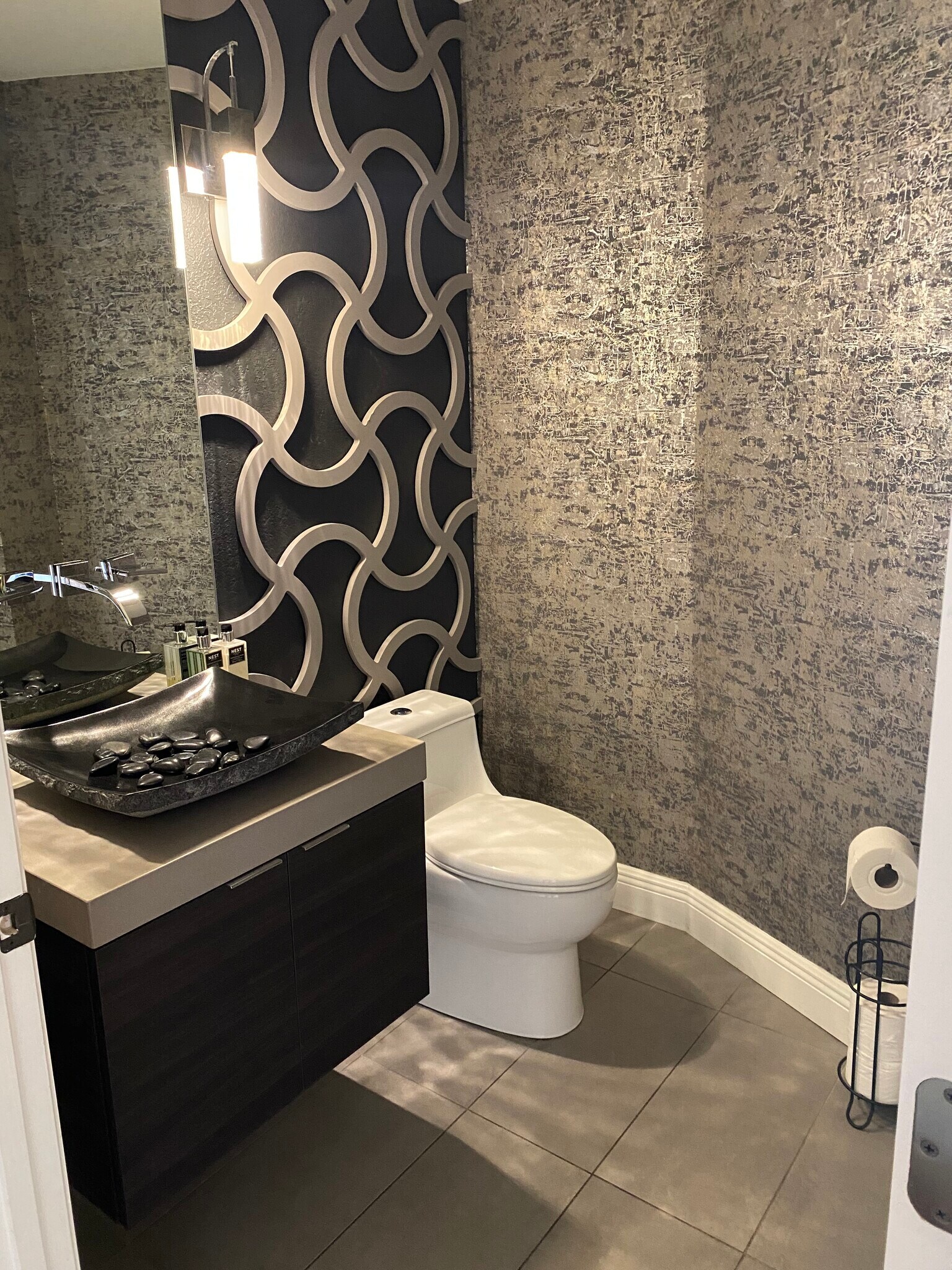 Building Photo - 1188 N Tamiami Trl