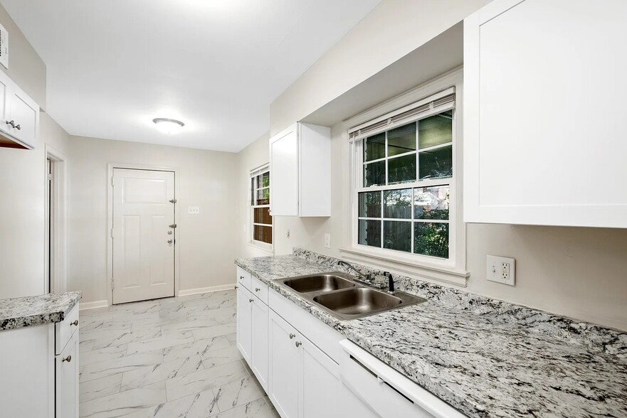 Building Photo - 1507 Mount Moriah Rd