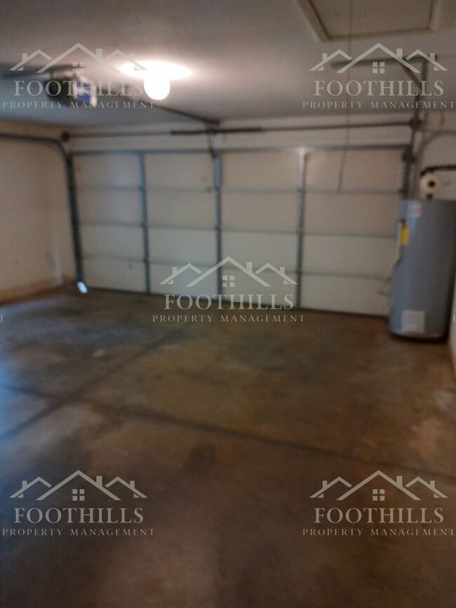Building Photo - 3-Bedroom Home with Scenic Views in Pendle...