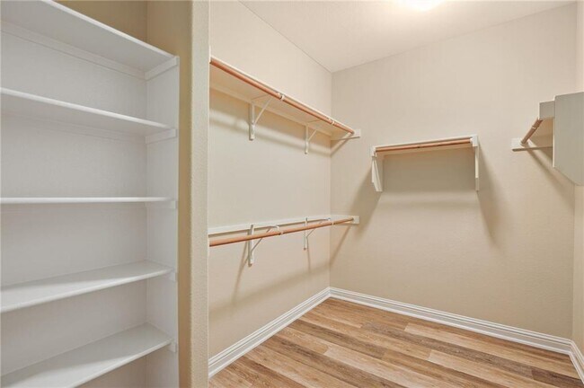 Building Photo - 10112 Channel Island Dr