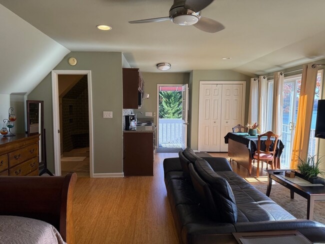 Building Photo - 282 Snyder Rd