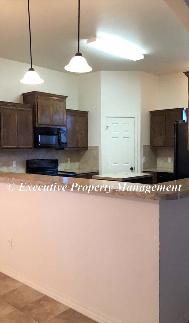 Building Photo - 2401 Terry Dr