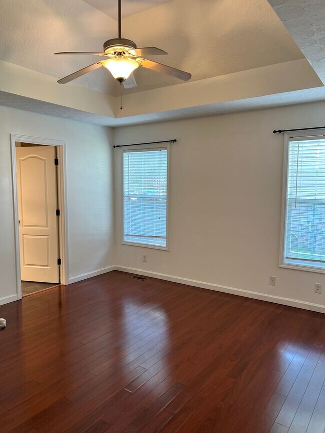 Building Photo - Three bedroom with bonus room and fence!