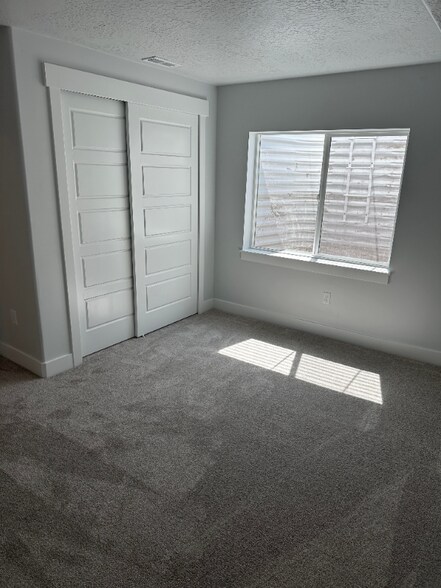 Building Photo - 1059 N 3930 W