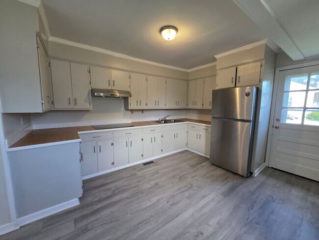 Building Photo - 2266 Onslow Dr