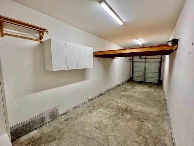 Building Photo - VIEWS VIEWS VIEWS From This Townhome With ...