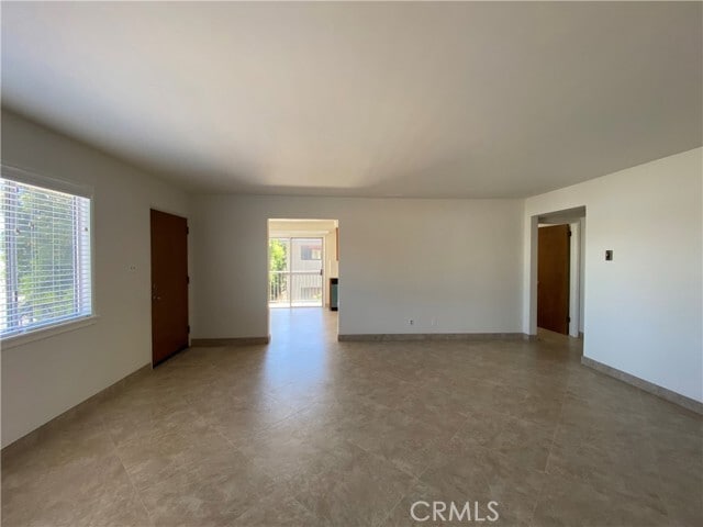 Building Photo - 551 W 40th St