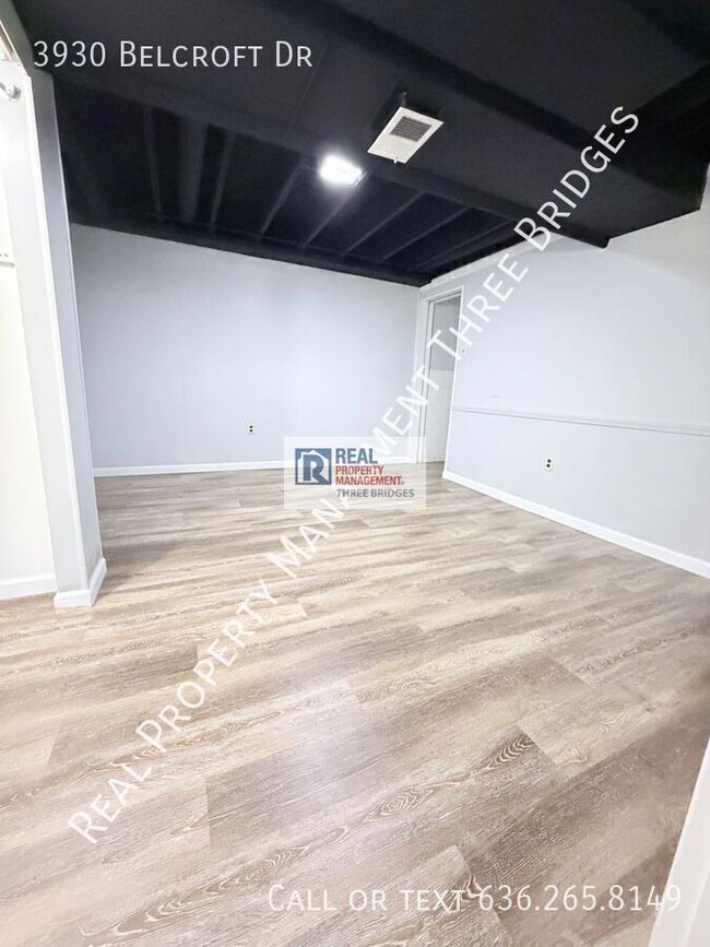 Building Photo - 3930 Belcroft Dr