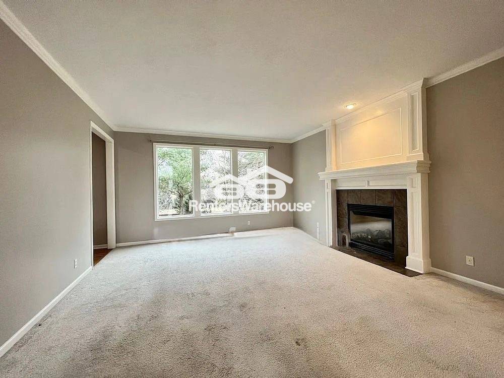 Building Photo - 15861 Linden St