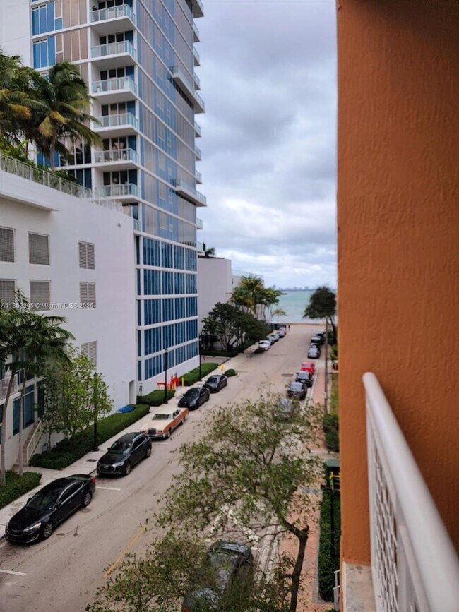 Building Photo - 2001 Biscayne Blvd