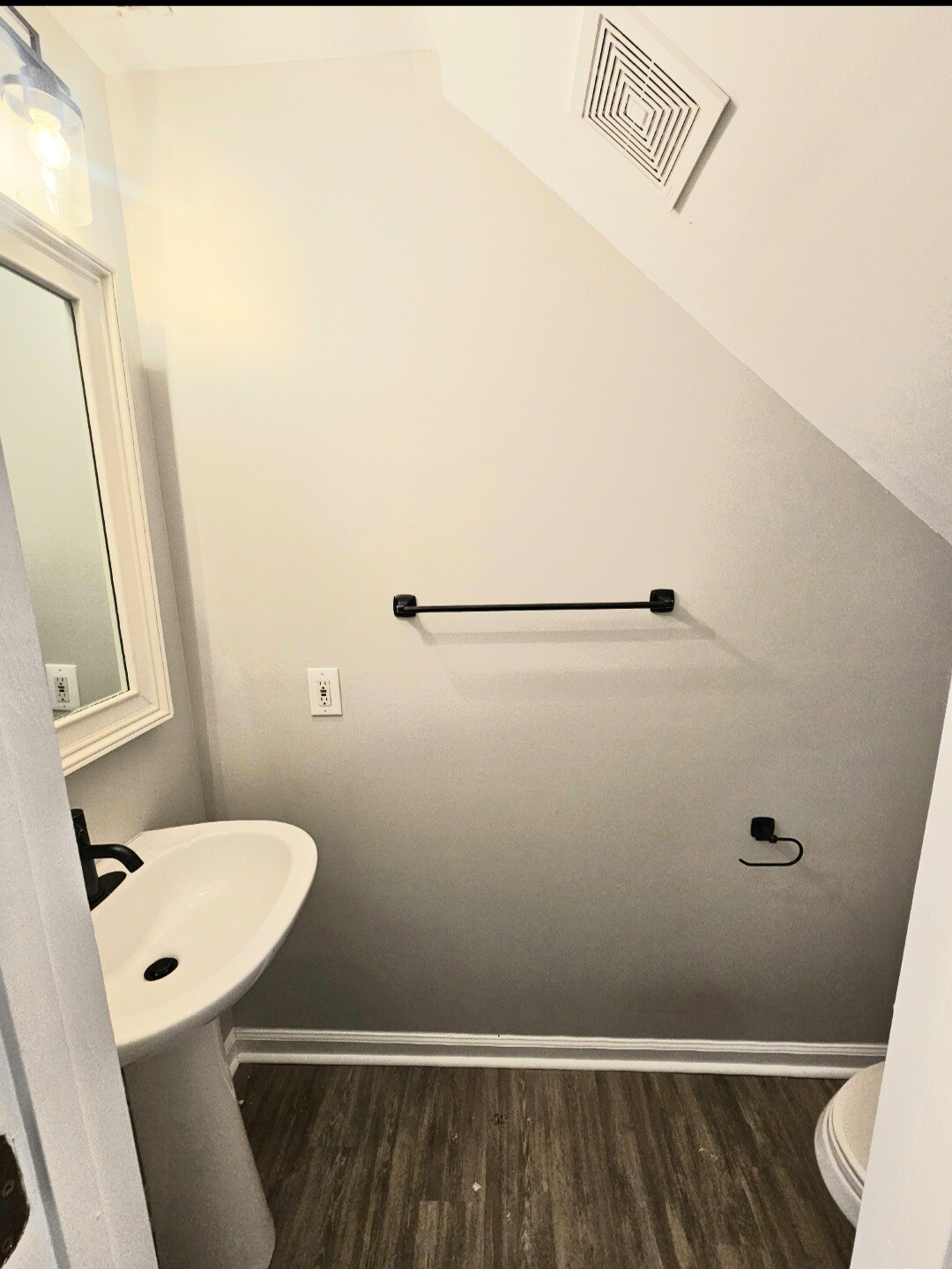 1/2 bath - 112 W Oak Manor Ct