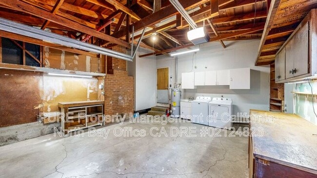 Building Photo - 652 Corlano Ave