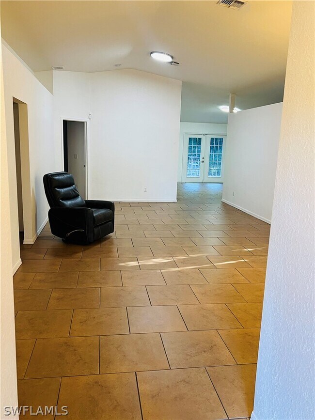 Building Photo - 3280 2nd Ave SE