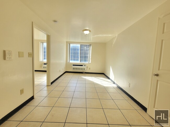 Building Photo - SHORT TERM/ 3 MO MIN on WINTHROP STREET