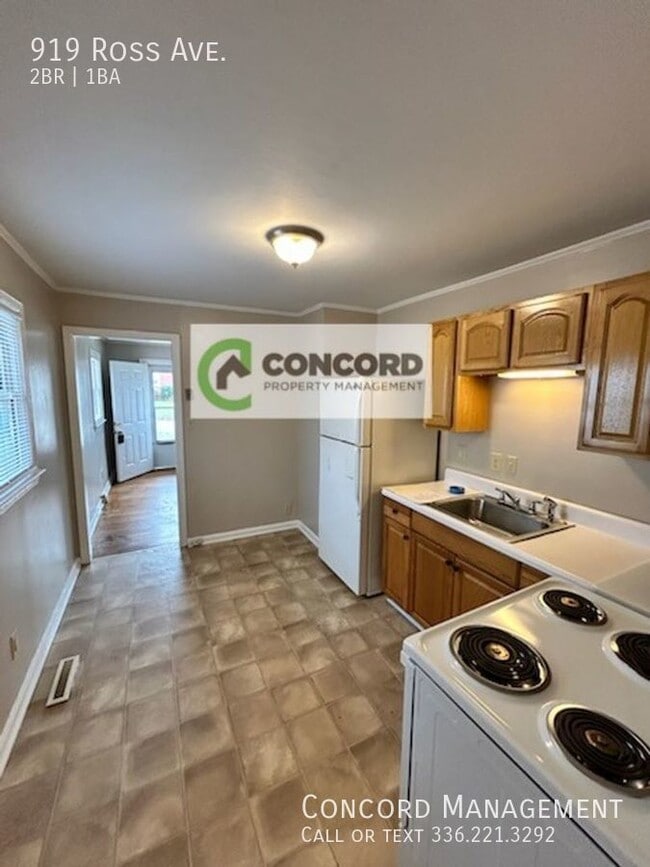 Building Photo - 919 Ross Ave