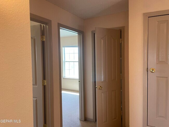 Building Photo - 12828 Tierra Ayala Dr