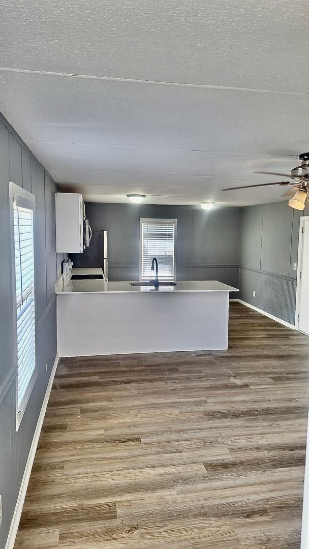Building Photo - PCB Rental 2 BR / 1 BA - Convenient to it ...