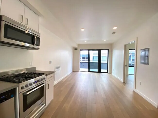 Building Photo - 915 Minna St