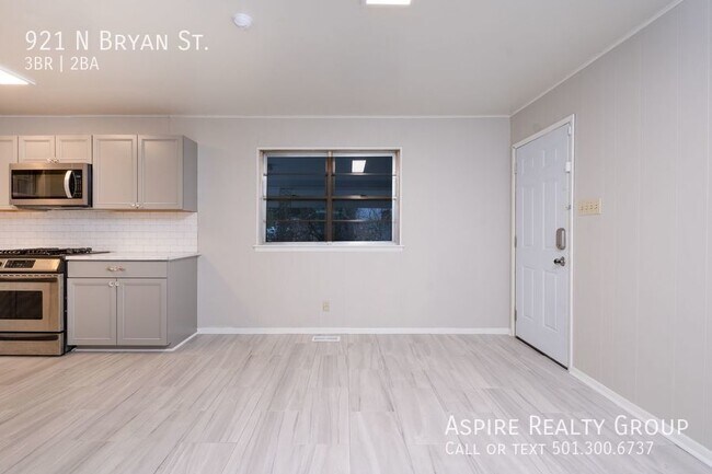 Building Photo - Updated 3 bedroom Home in Midtown