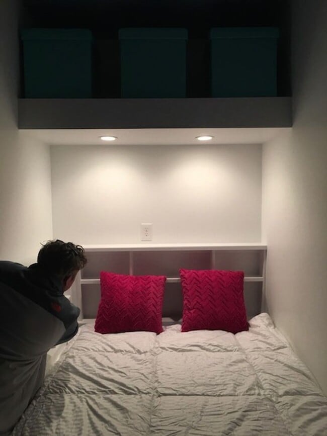 Building Photo - Updated Studio/1 BA