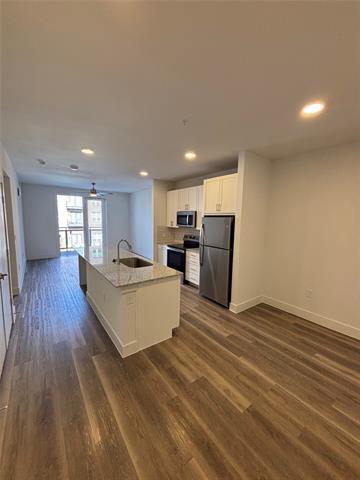 Building Photo - 300 N McDonald St