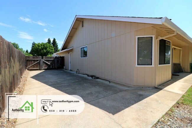 Building Photo - 1844 Breckenwood, Short Trip to the park. ...