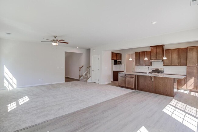 Building Photo - 5 Bedroom Home in Youngsville, right off o...