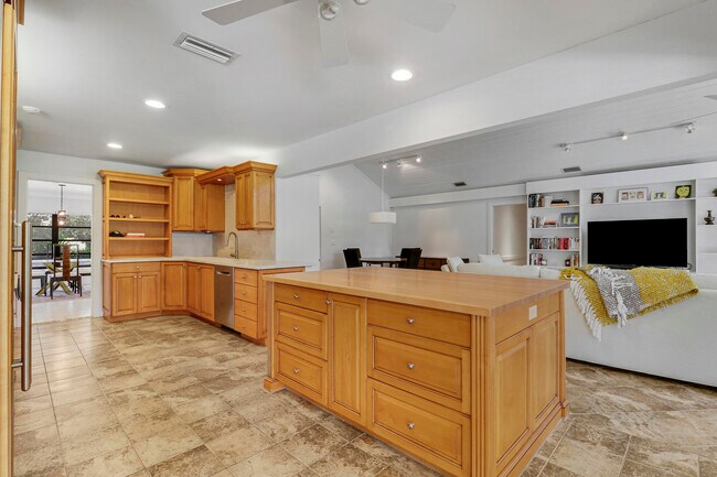Building Photo - 5740 SE Winged Foot Dr
