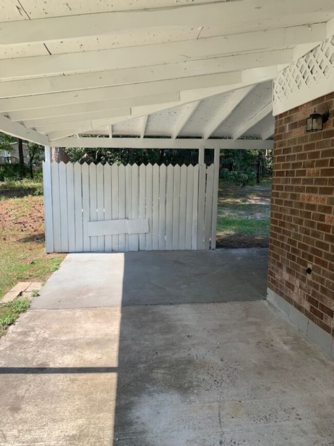 Building Photo - Located in McDuffie Woods Subdivision Avai...