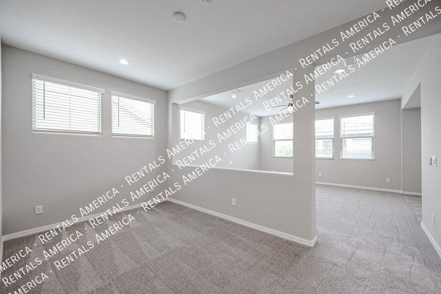Building Photo - 640 W Winchester Dr