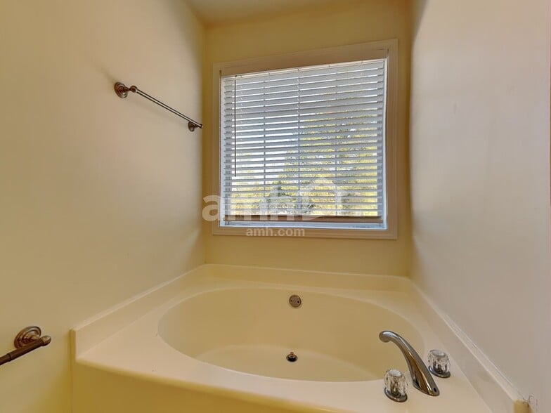 Building Photo - 10087 Harmon Springs Dr