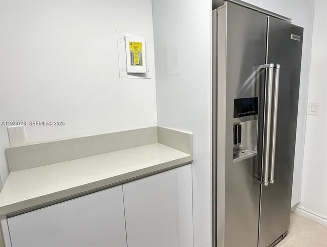 Building Photo - 10185 Collins Ave