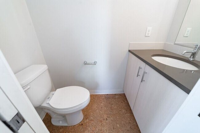 Building Photo - Chic 2BR/1.5BA Townhome Apartment in North...