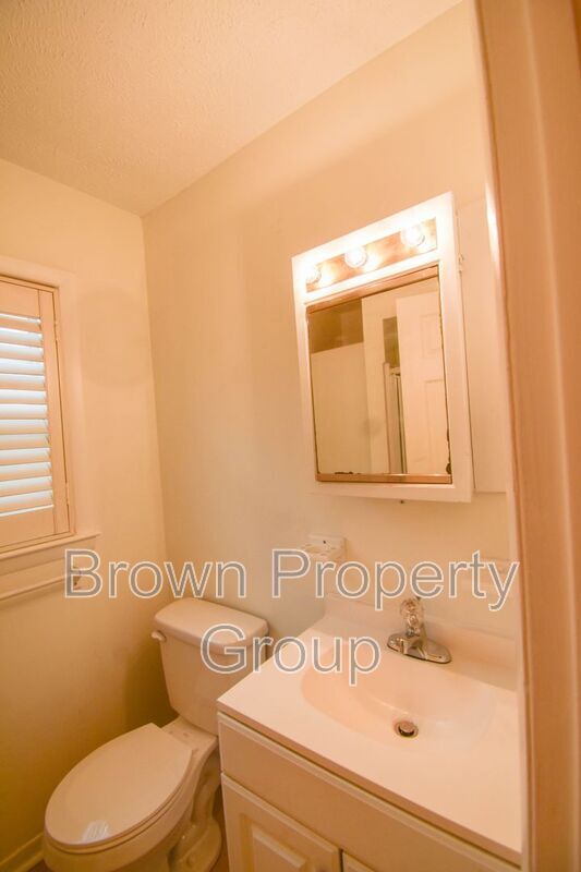 Building Photo - 805 Southview Cir