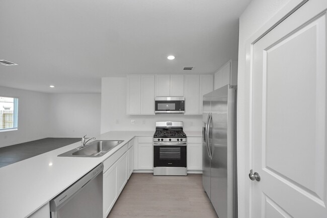 Building Photo - 10410 Birds Nest Dr