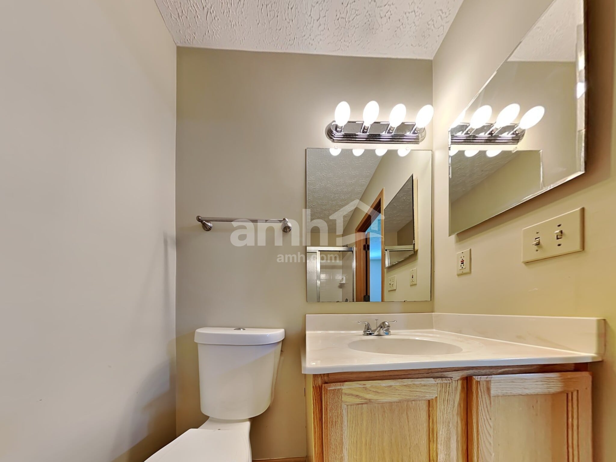 Building Photo - 6870 Laburnum Dr