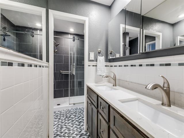 Building Photo - 4116 Cole Ave