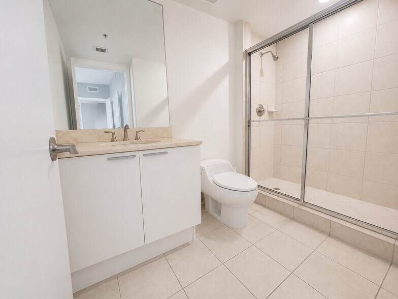 2nd Bathroom - 14951 Royal Oaks Ln