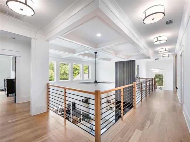 Building Photo - 566 Versailles Dr