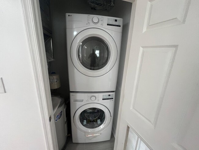 Building Photo - 511 W Marshall St