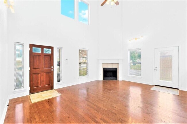 Building Photo - 4801 Birchman Ave