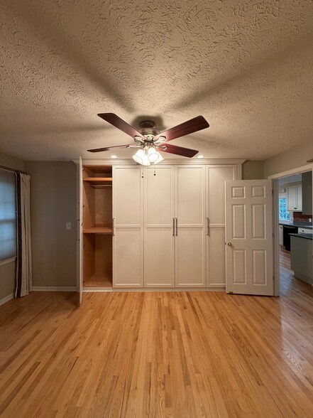 Building Photo - 1170 Lois Ln