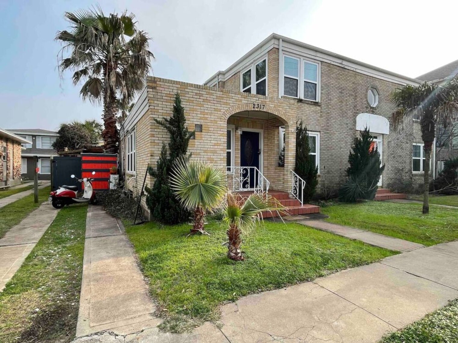 Building Photo - 2317 Bernardo De Galvez Ave